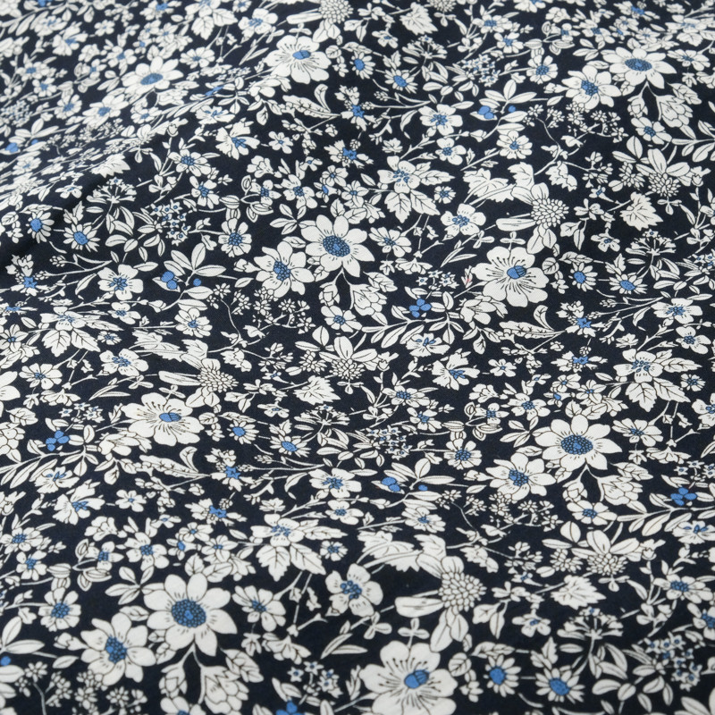 Tissu Coton Fleuri Fond Bleu Marine Anaé - Maison Klem