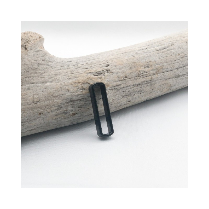 Black plastic loops 25MM