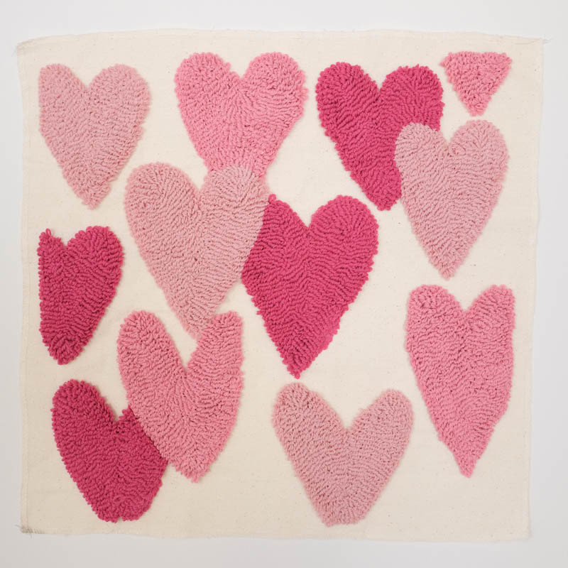 Panneau Punch Needle Cœurs Roses 45*45 - Maison Klem