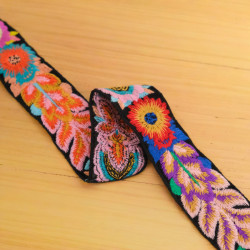 Blumenhäkelspitze mit schwarzem Hintergrund, 38 mm – Maison Klem