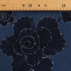 Jeans mit Stickerei, Tüll und Pailletten in Indigo – Sam – Maison Klem