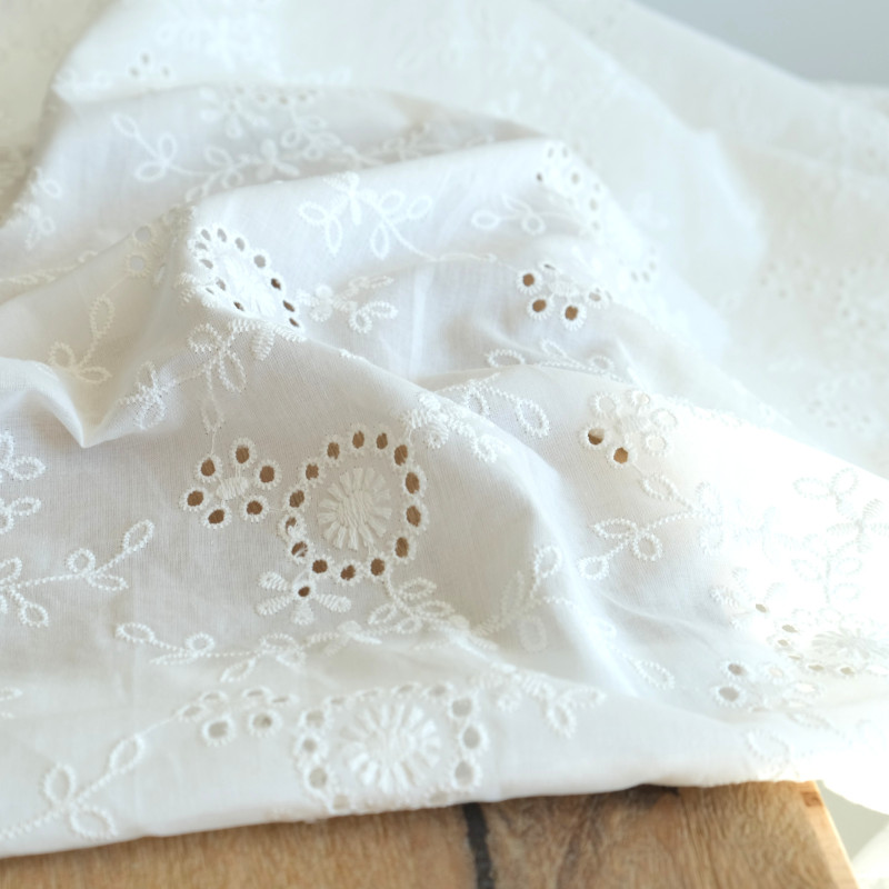copia di copia di copia di Broderie Anglaise English Garden